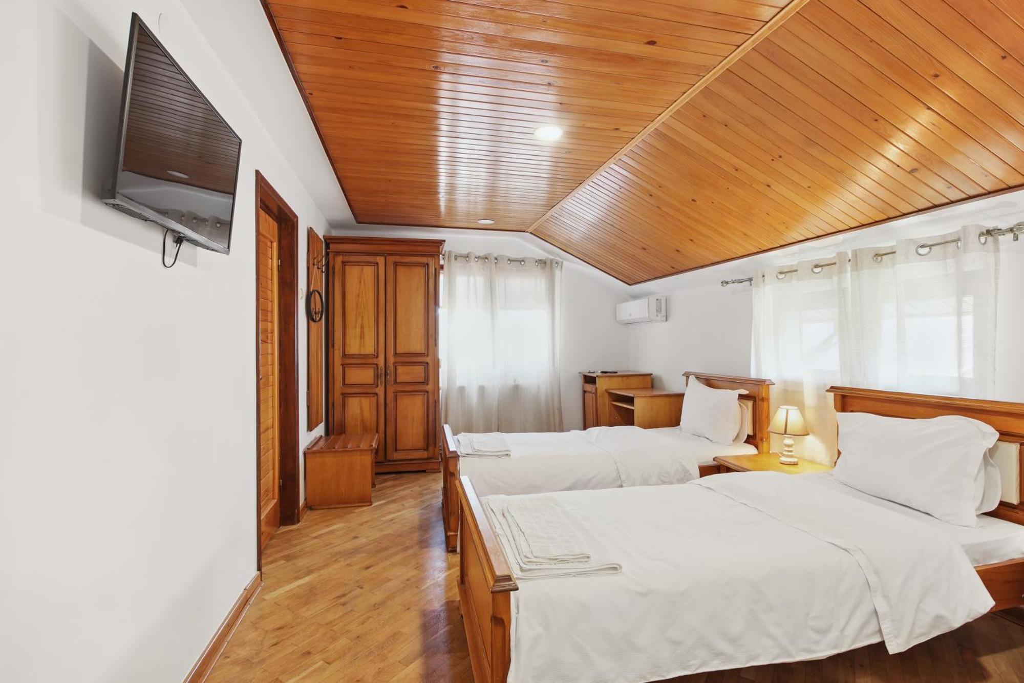 Hotel Casa Galand à Parscov Extérieur photo
