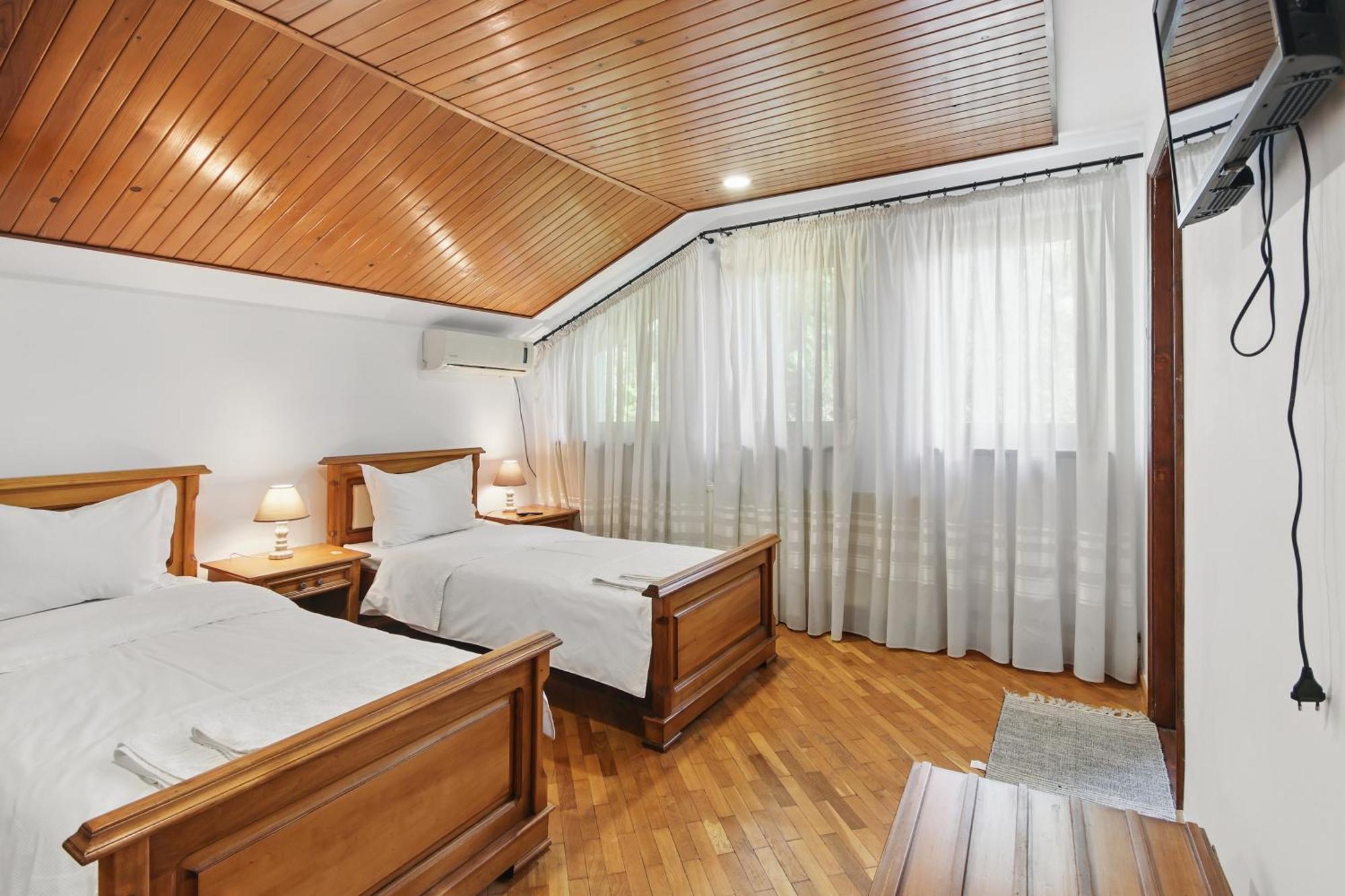 Hotel Casa Galand à Parscov Extérieur photo
