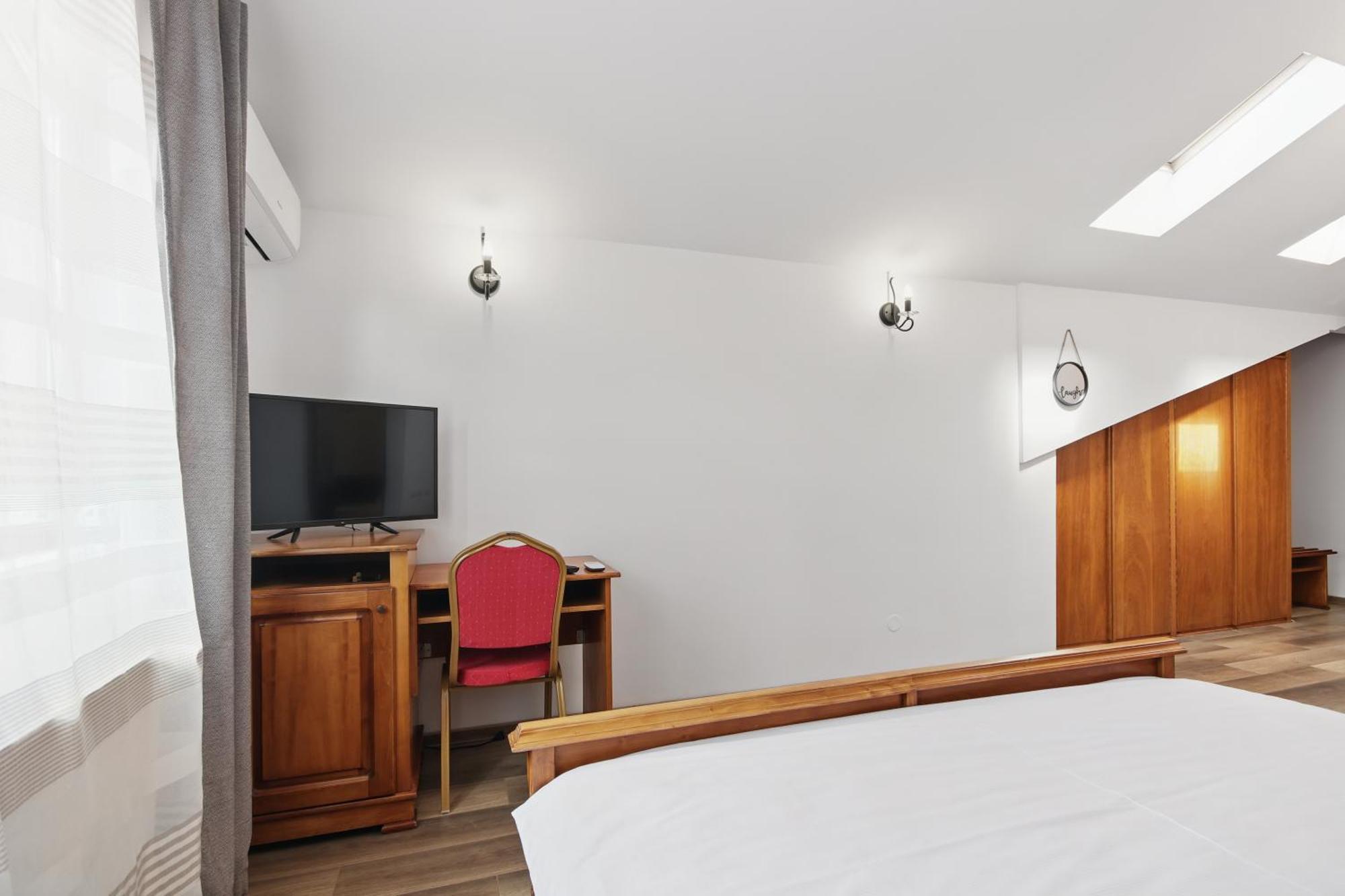 Hotel Casa Galand à Parscov Extérieur photo