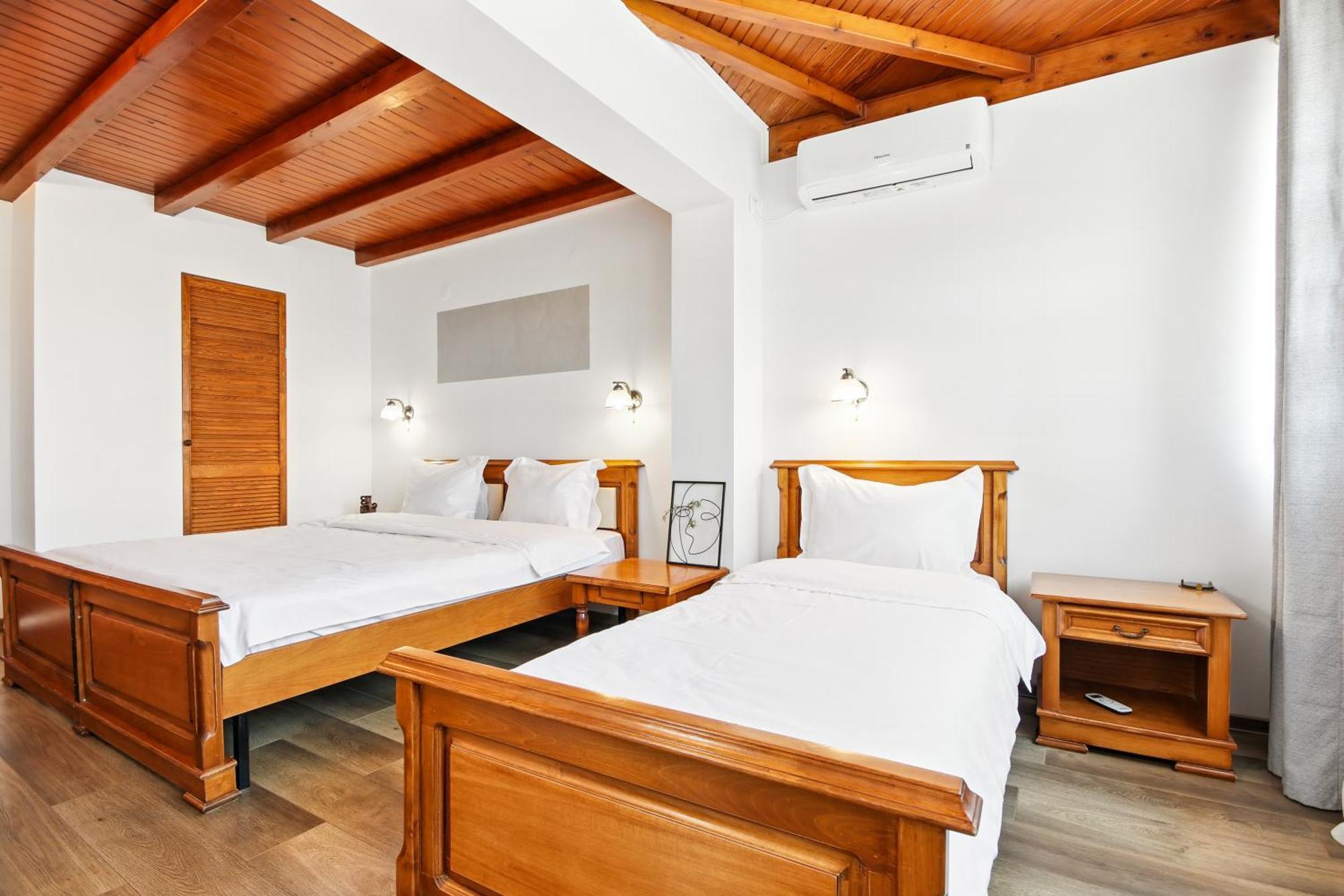 Hotel Casa Galand à Parscov Extérieur photo