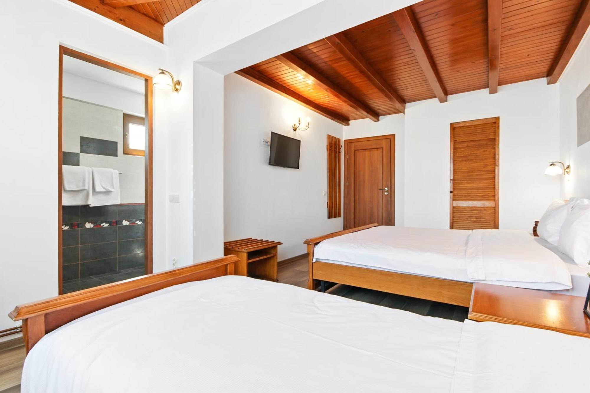 Hotel Casa Galand à Parscov Extérieur photo